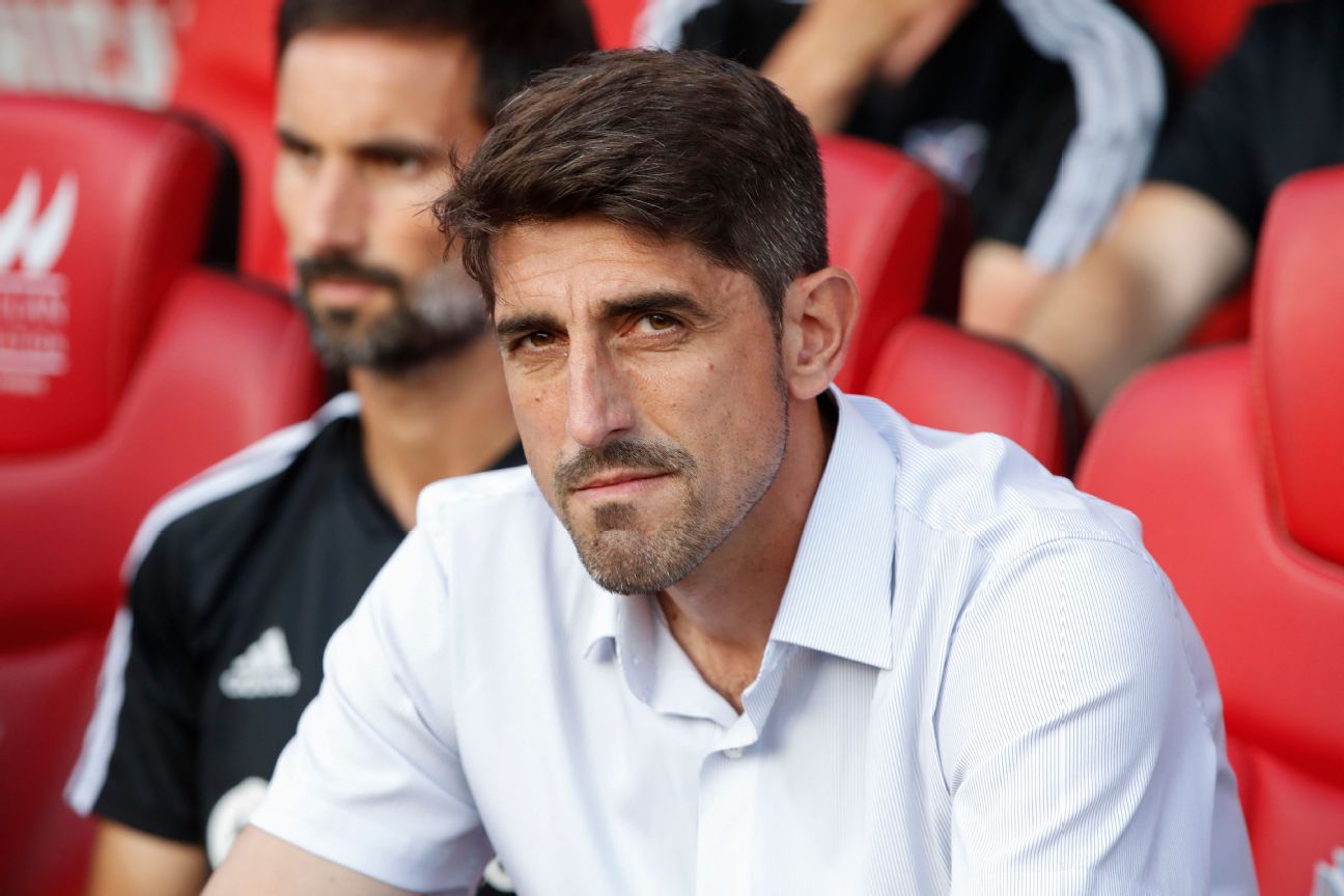 Chivas hires former Chicago Fire coach Veljko Paunovic