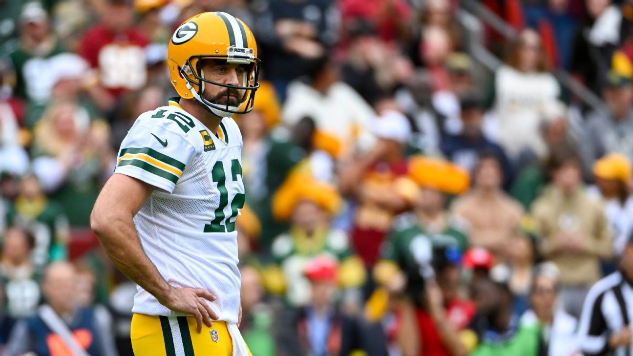 Packers' lead over Bucs evaporates after Aaron Rodgers' two INTs, including  a pick-six - ESPN