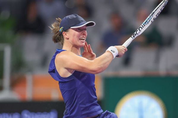 Swiatek beats Garcia, keeps rolling at WTA Finals