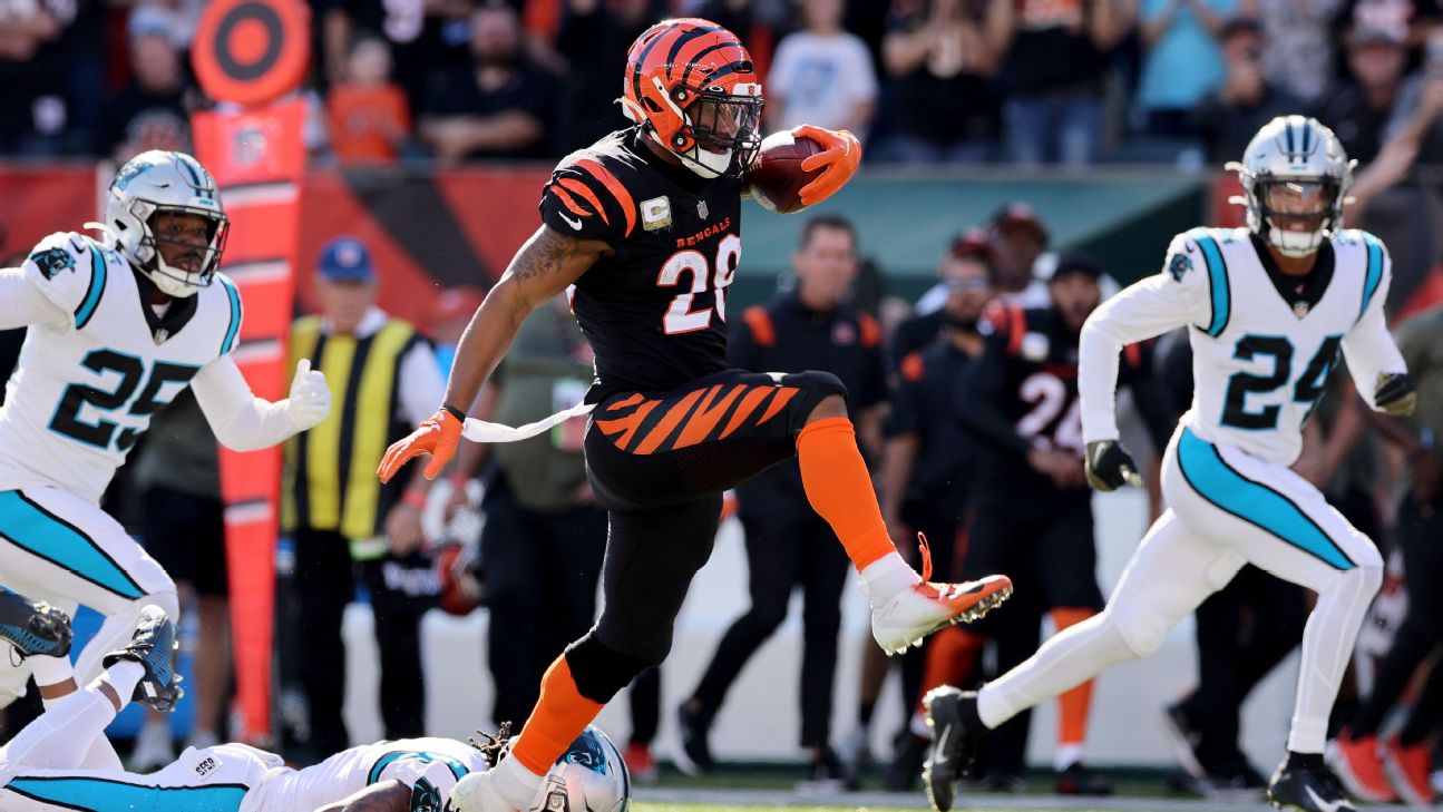 Is Joe Mixon playing tonight vs Panthers in Week 9?