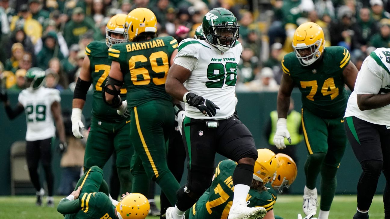 New York Jets defensive tackle Sheldon Rankins tackles Denver