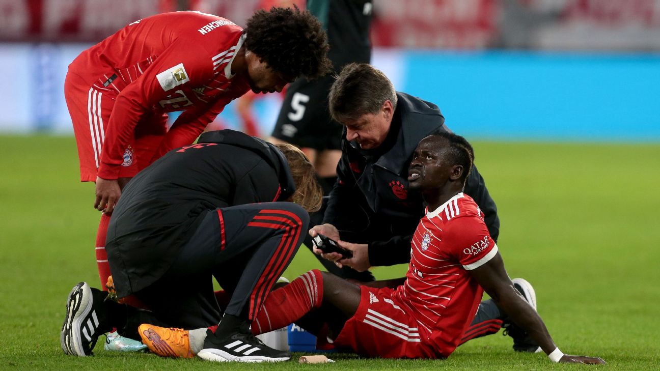 Bayern withdraw Mane after possible knee injury