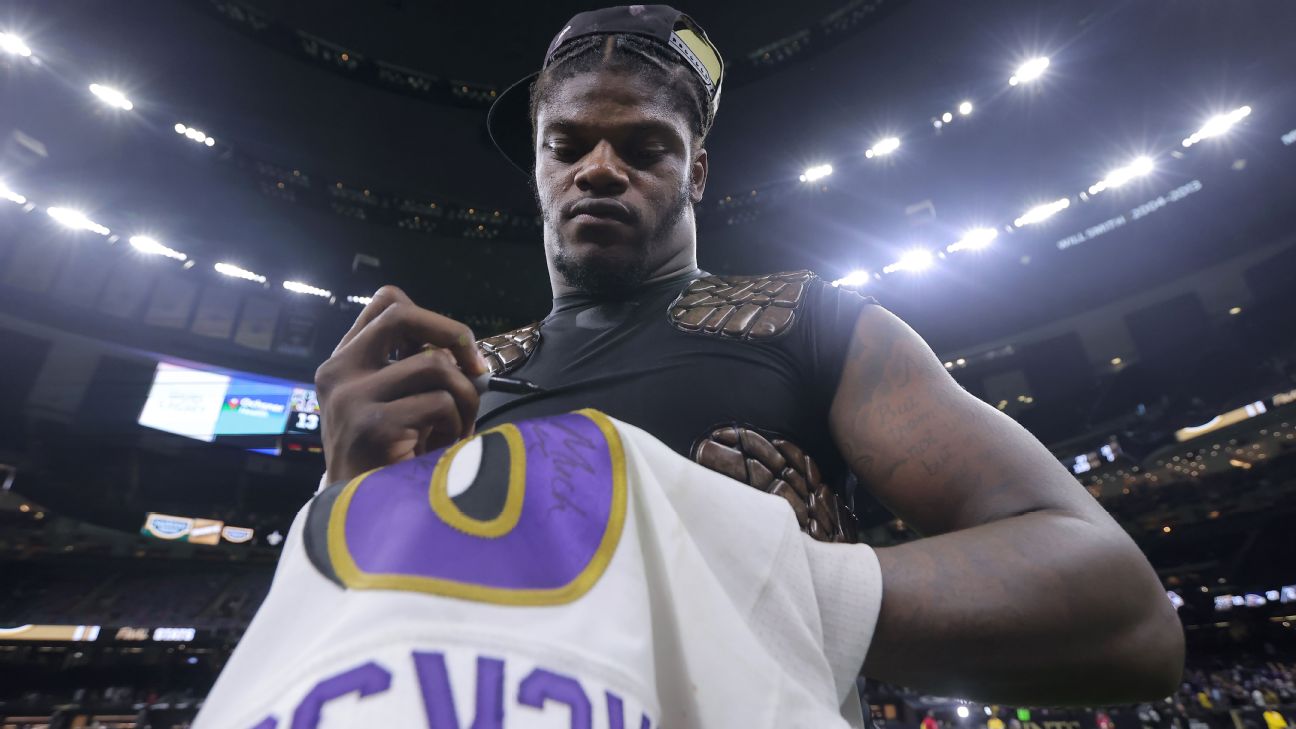 Young Ravens Fan Had Priceless Reaction to High-Fiving Lamar