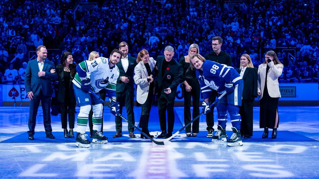 Gilmour emotional as Leafs, fans honour him