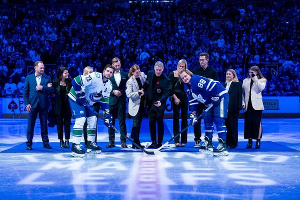 Leafs honor Salming with emotional ceremony