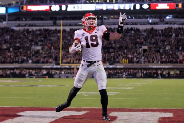 No. 1 UGA leads steady top 5; Ducks, UCLA slip