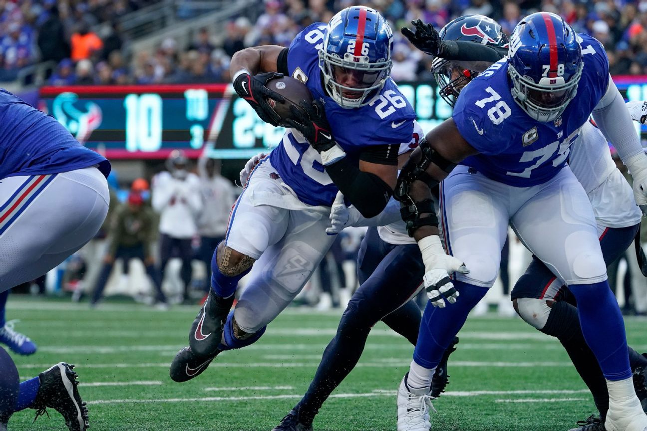 Giants feed Barkley in victory after talks tabled