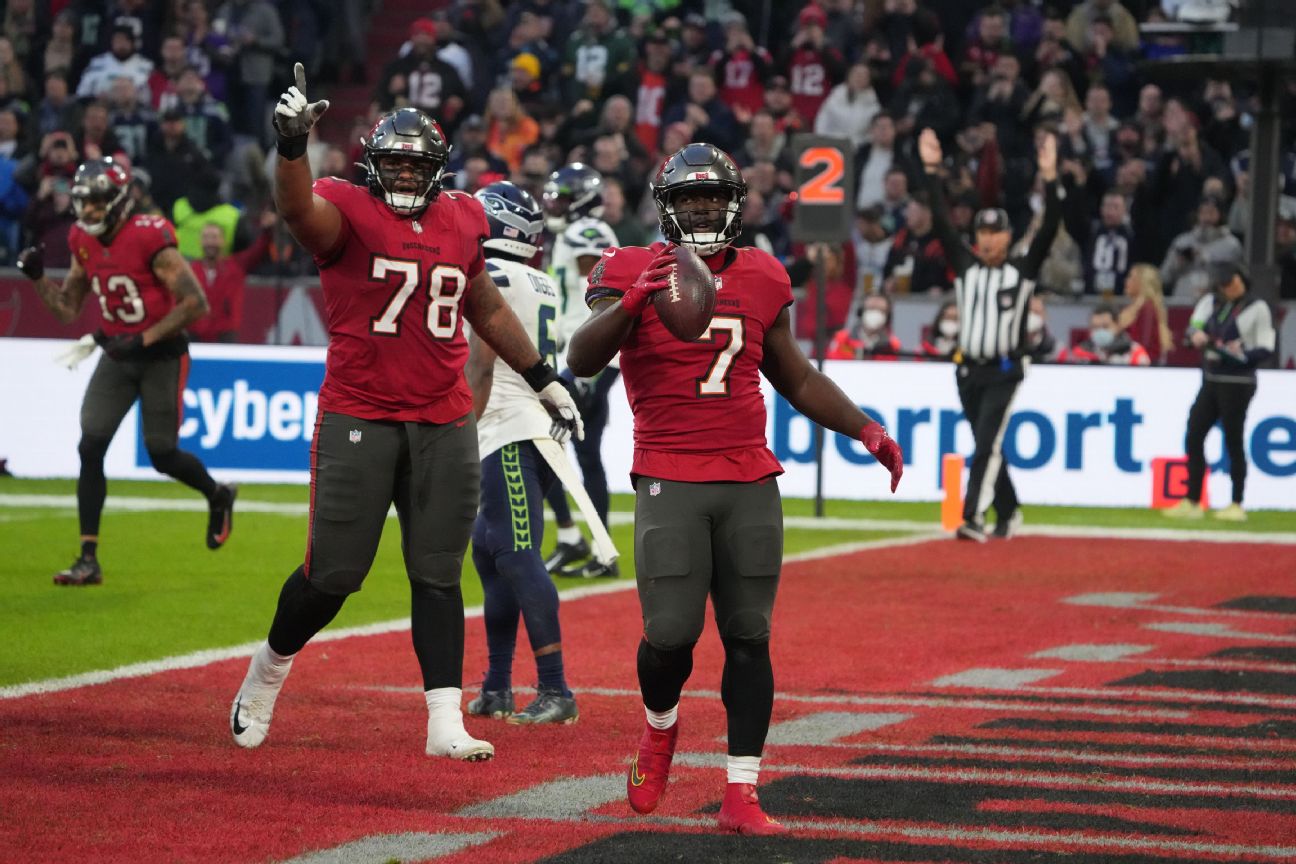 Sources: Bucs' Fournette (hip) likely OK after bye
