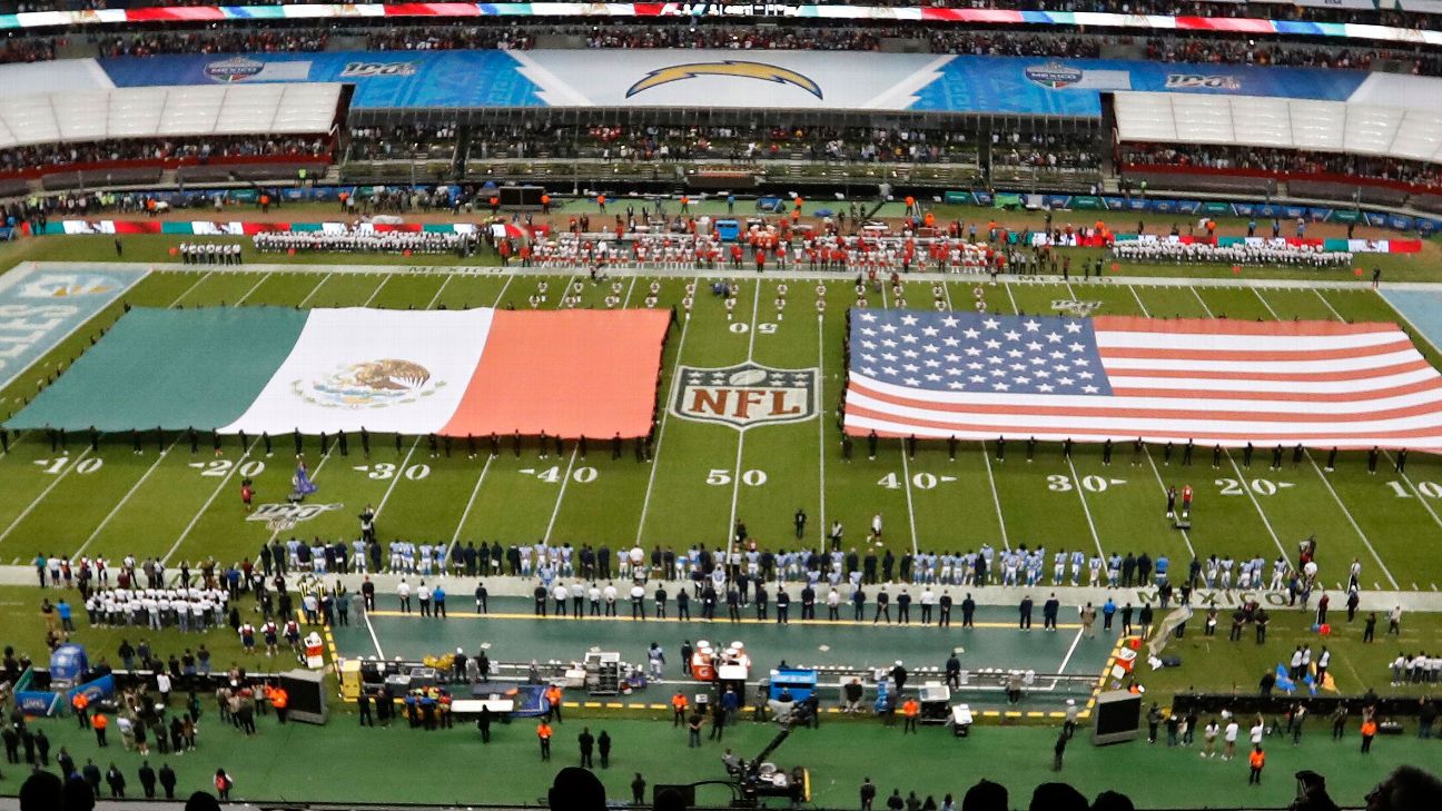 Entre abucheos se presentó Grupo Firme en el Monday Night Football en el  Estadio Azteca - ESPN