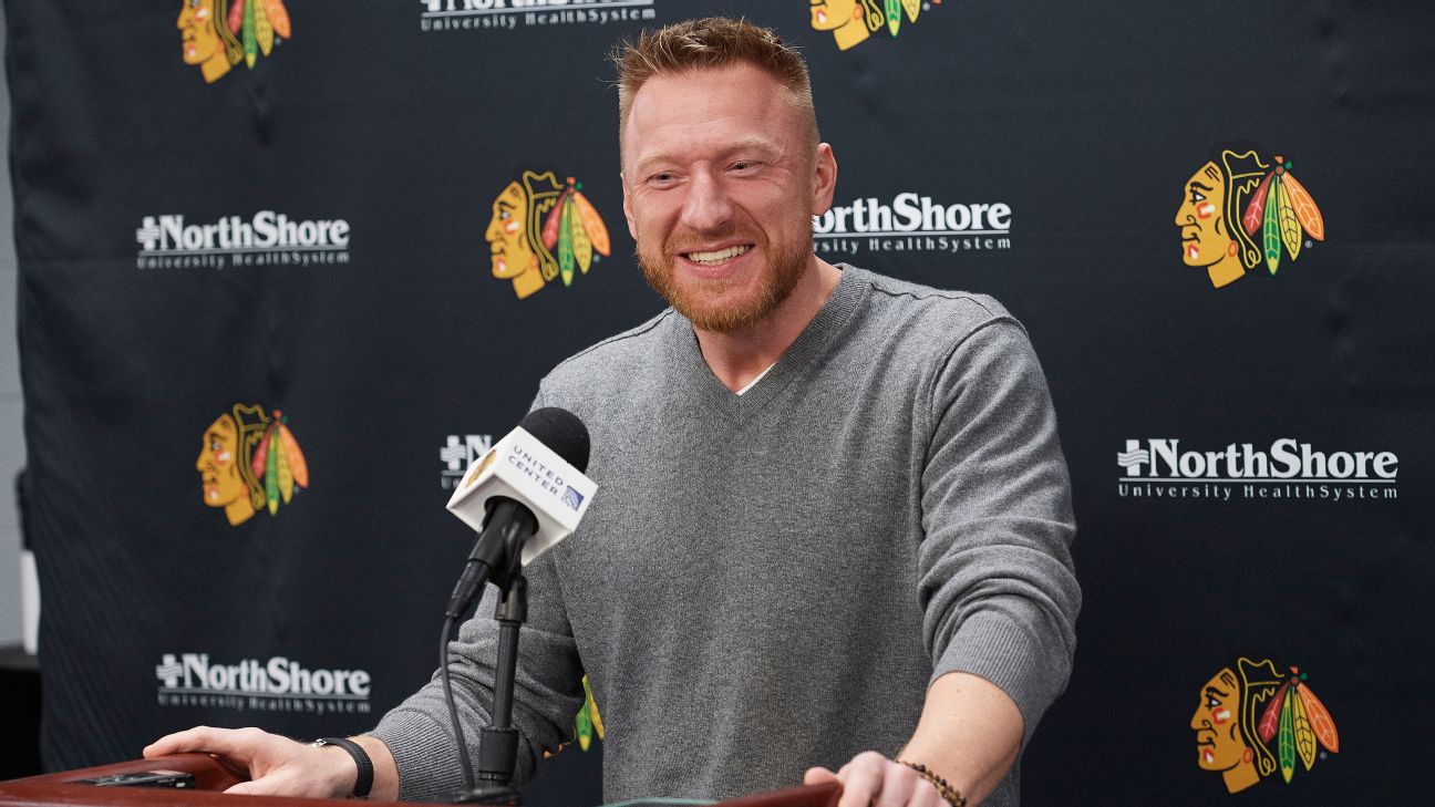 Blackhawks' Marian Hossa, an Elder Statesman, Adapts to Run With a Younger  Crowd - The New York Times