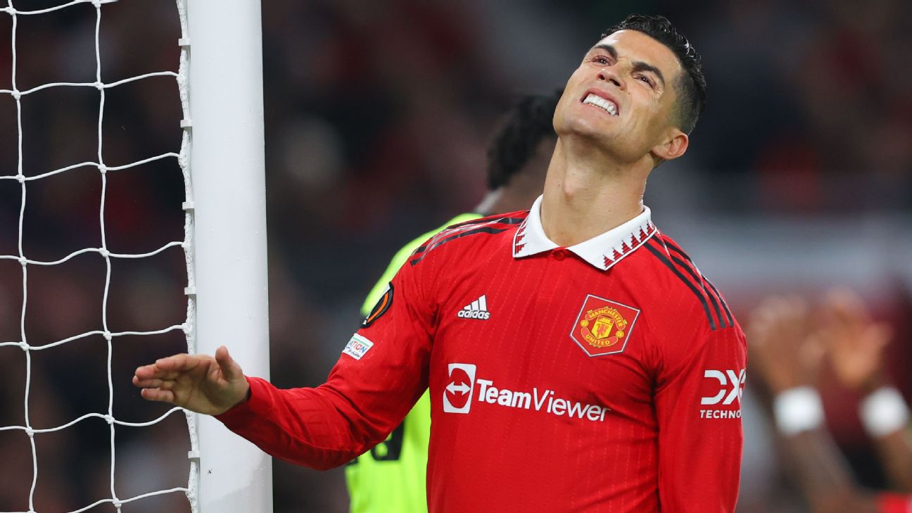 Cristiano Ronaldo says he feels 'betrayed' by Man United, claims execs are  trying to push him out of the club - Yahoo Sports