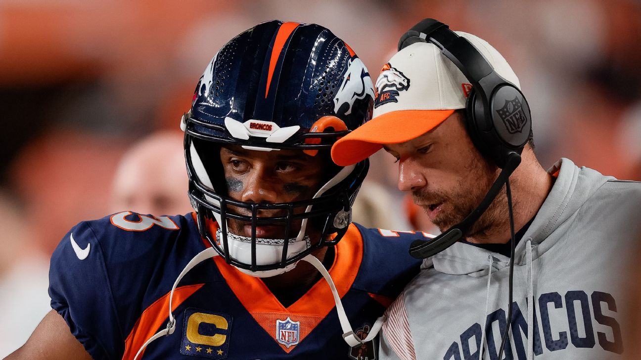 Russell Wilson leaves Broncos loss to Chiefs after frightening