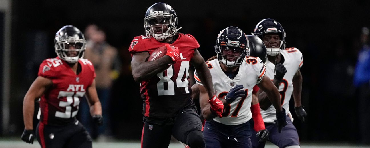 Carolina del Norte, EE.UU. 17 de agosto de 2018. Carolina Panthers  corriendo Elías el capó (30) Tras anotar un touchdown durante la  pretemporada juego de fútbol americano de la NFL entre los