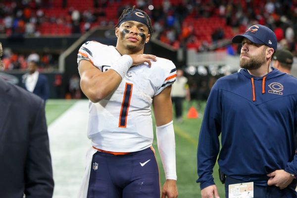 Bears' Justin Fields (shoulder) listed as questionable vs. Jets