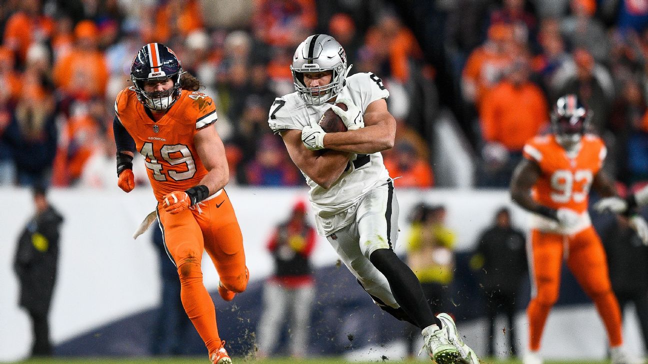 Broncos change playcaller but see familiar result in loss to Raiders - ESPN