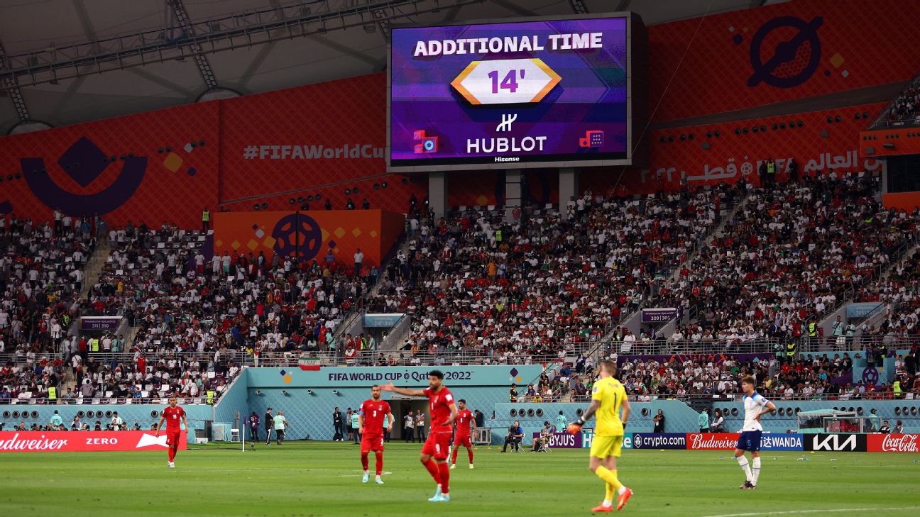 Mengapa pertandingan di Piala Dunia 2022 begitu lama?
