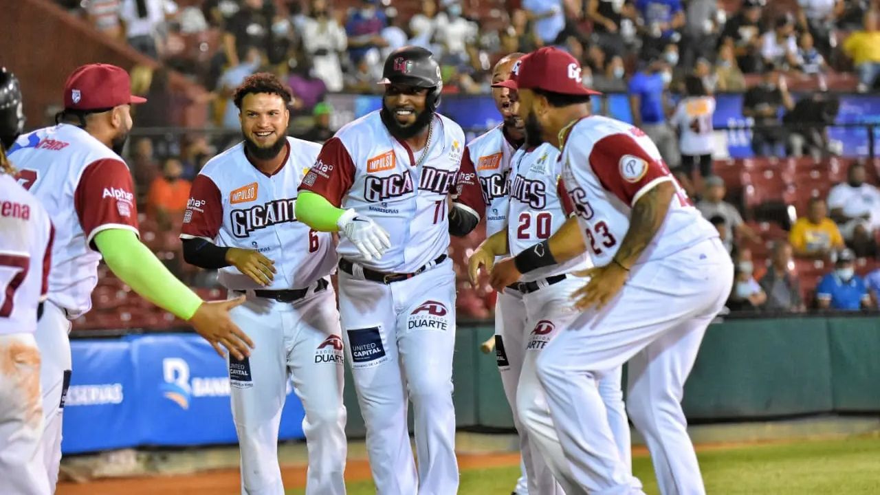 LIDOM. El “Selfie time” de los Gigantes del Cibao luego del cuadrangular  del Marcell Ozuna 🔥⚾️🐴