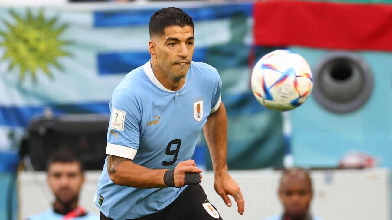 Suarez stars for Uruguay, leaving England all but out