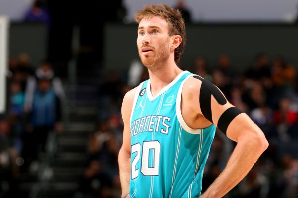 Hornets' Hayward has shoulder fracture, per agent