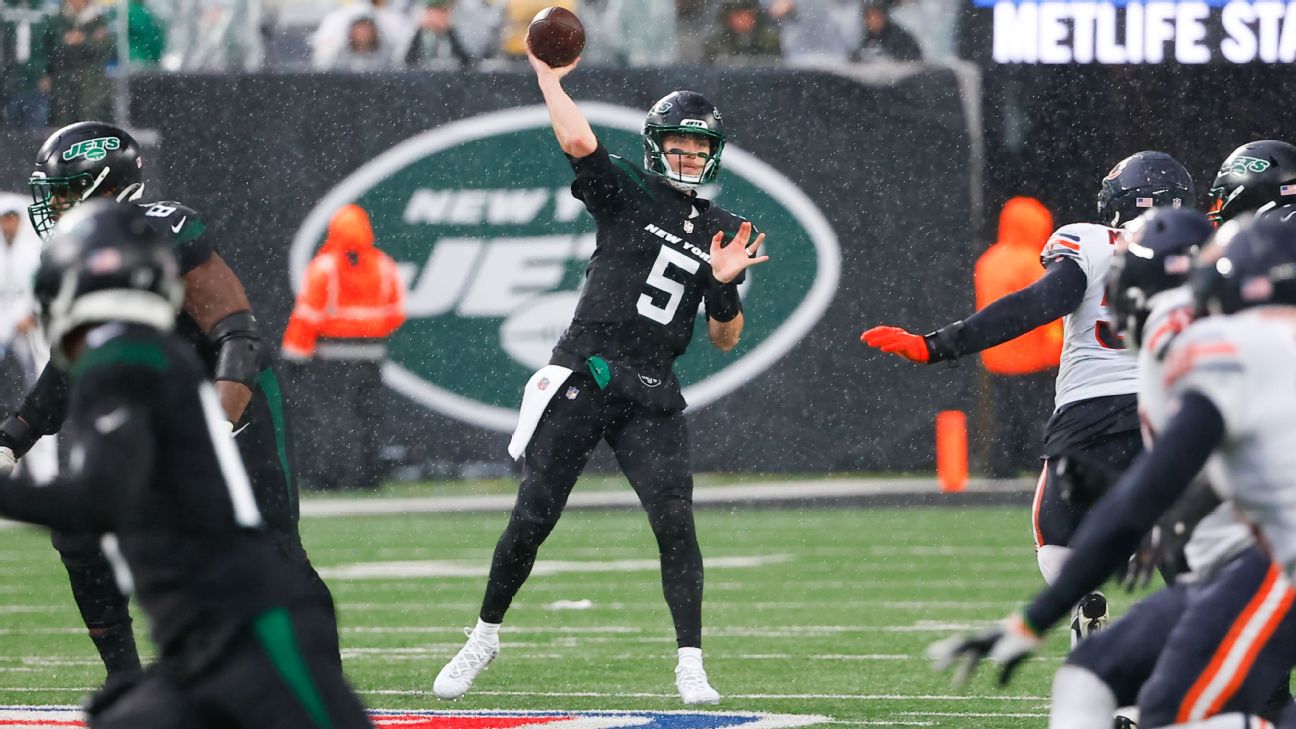 Jets QB Mike White shows Zach Wilson 'the real New York Jets football' in  win over Bears