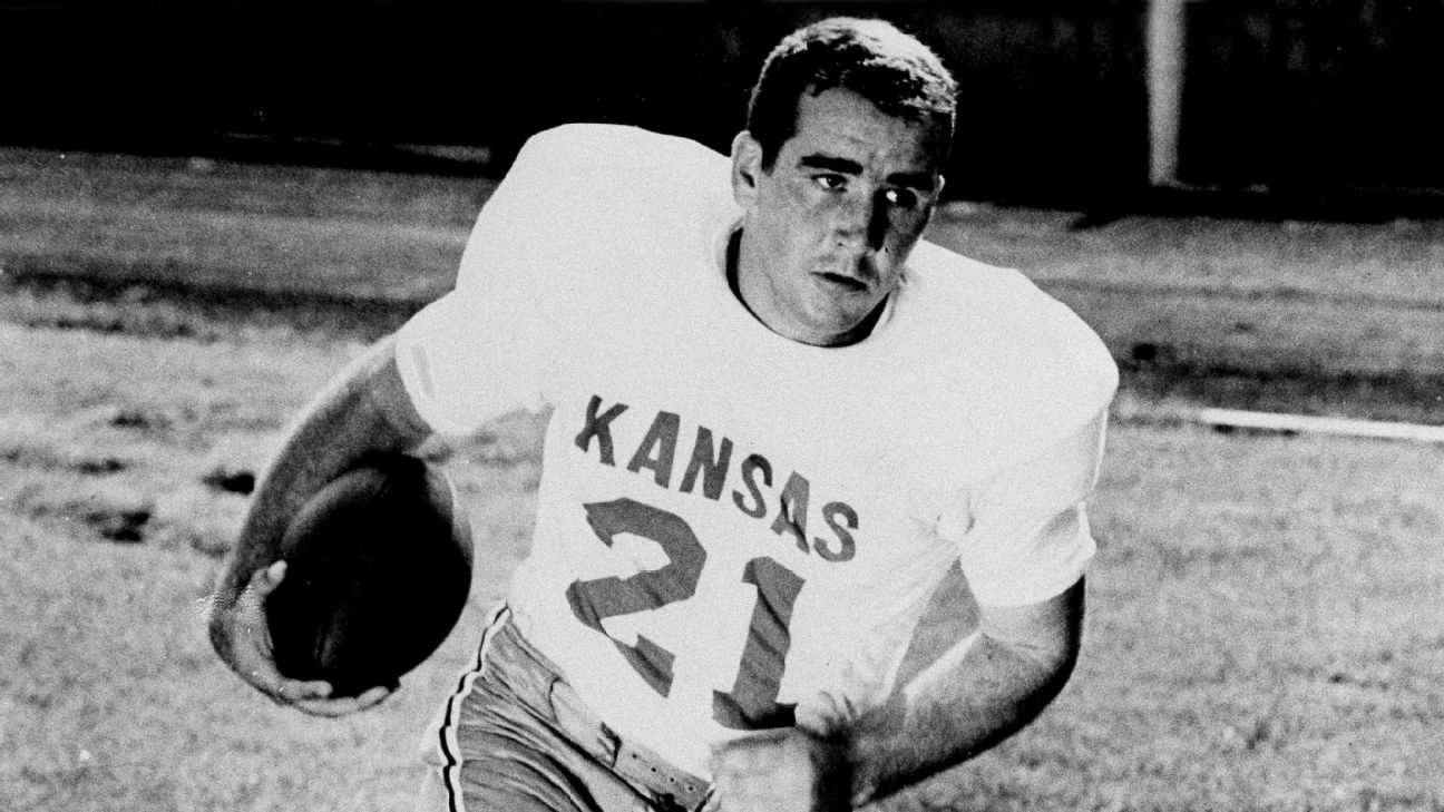 Gelandang lama NFL, bintang Kansas John Hadl meninggal pada usia 82 tahun