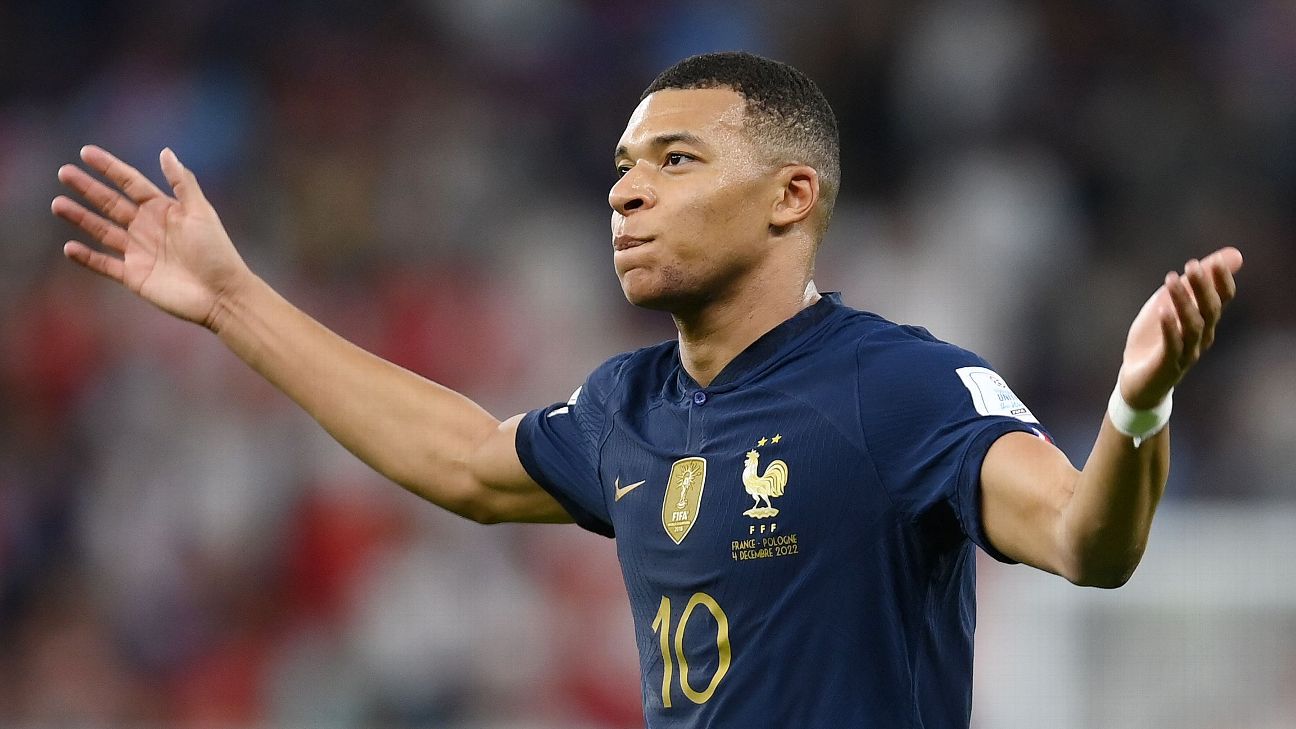 Mbappé vai além dos gols e, em meio a protesto e polêmicas, mostra outra  faceta em 2022