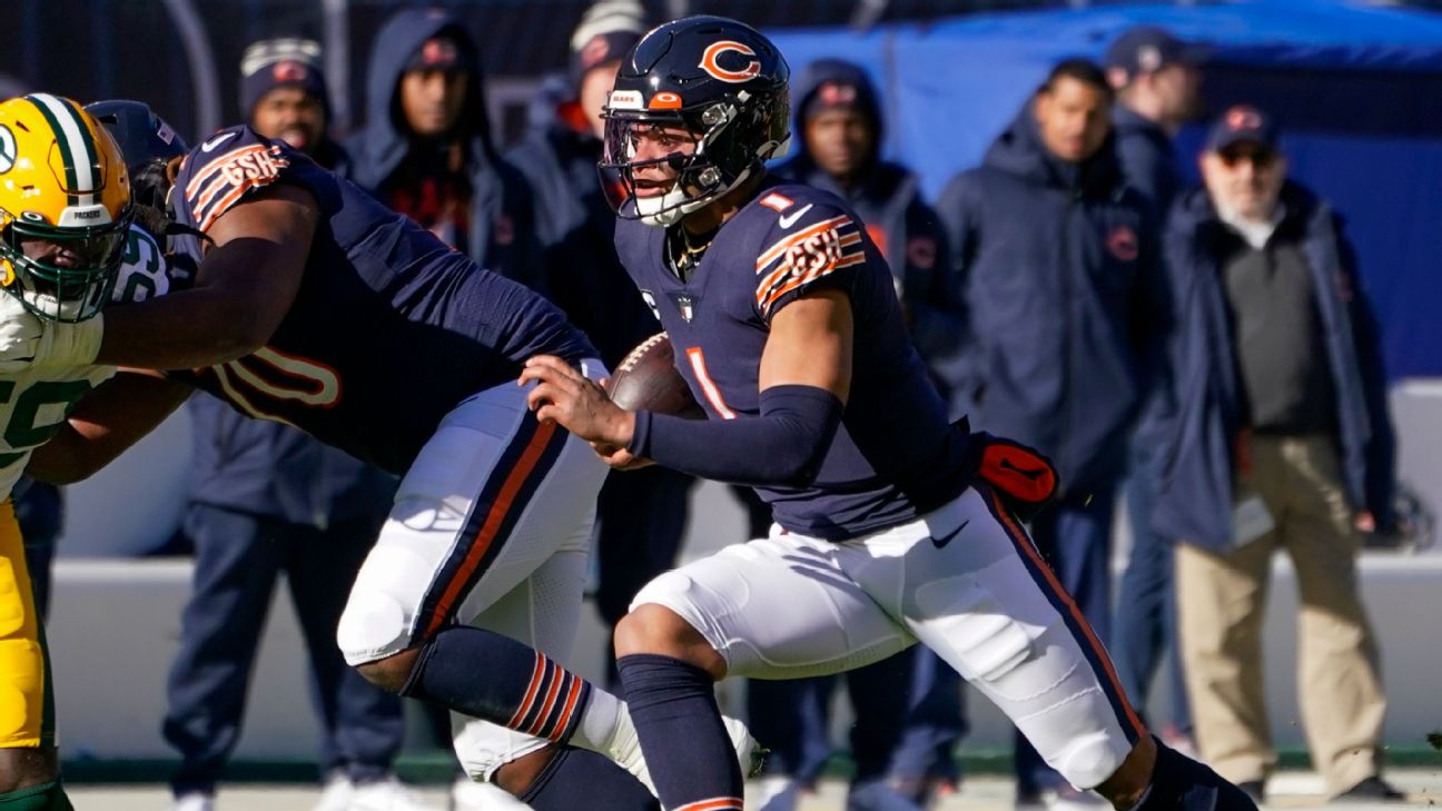 Can't-Miss Play: Denver Broncos linebacker Jonathon Cooper scores 35-yard  TD via scoop-and-score vs. Chicago Bears quarterback Justin Fields