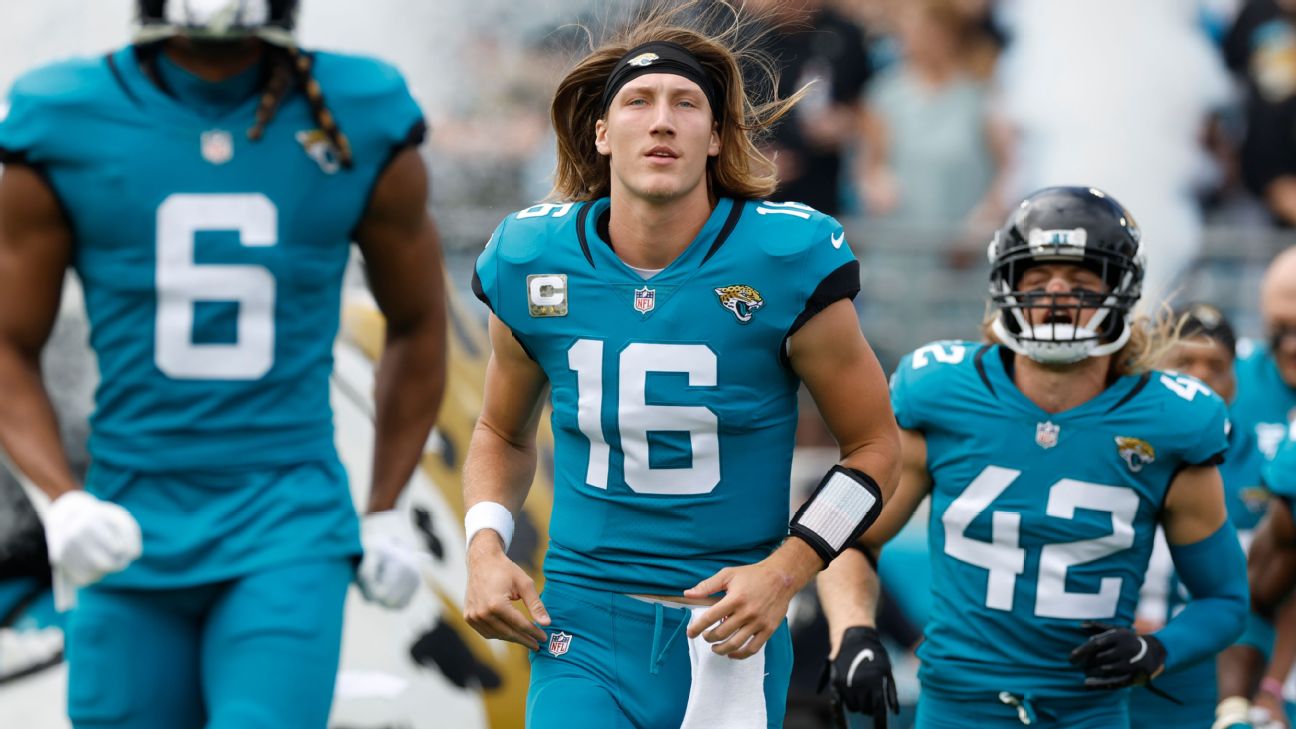 Lawrence rallies Jaguars from 27 down to beat Chargers in historic