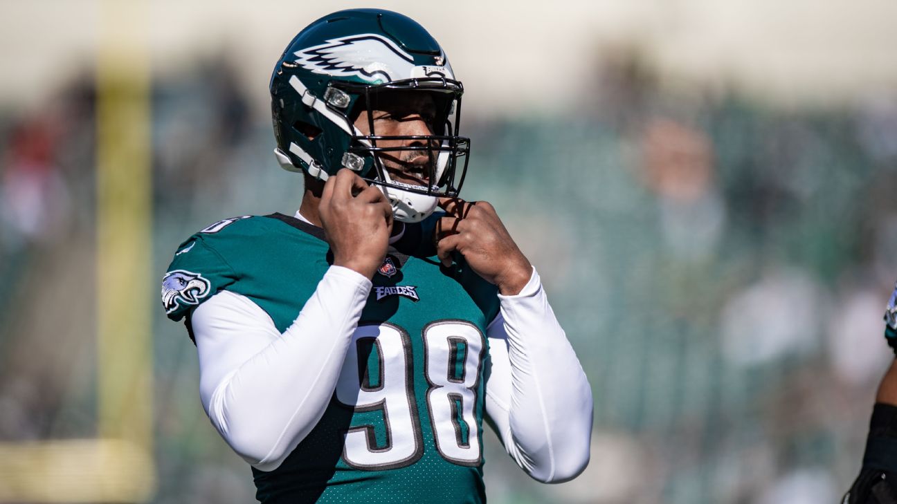 Eagles' Hurts reacts to team trading for Quinn