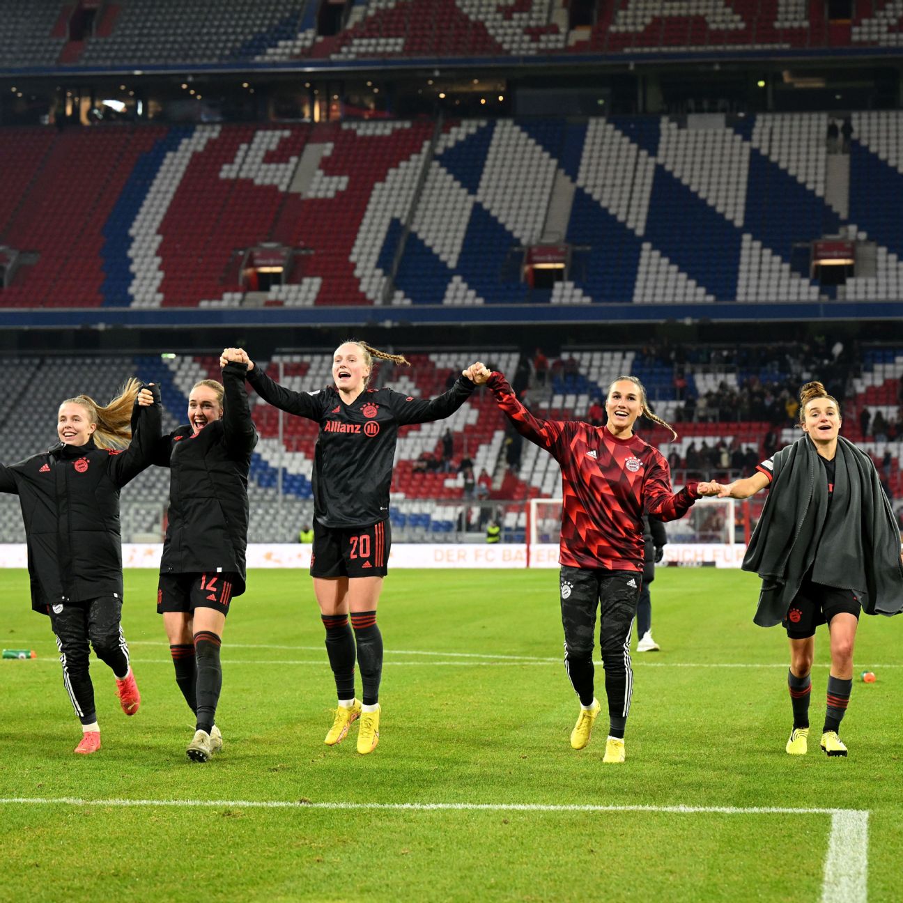 Munich's Allianz Arena to host 2022 UCL final – DW – 09/24/2019