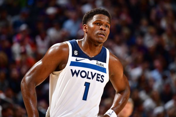 Wolves' Edwards injured after awkward landing