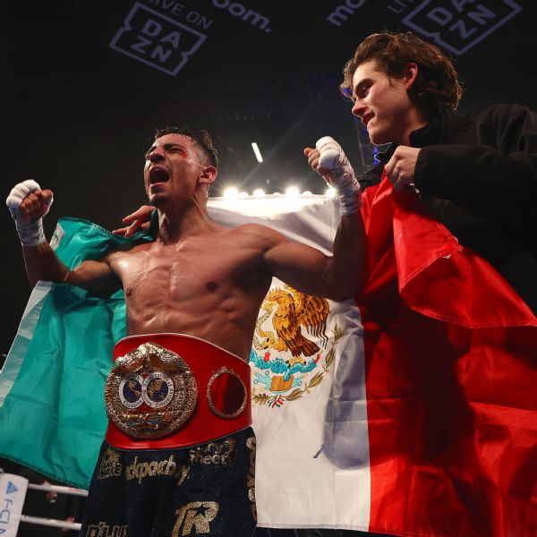Lopez takes Warrington's belt by maj. decision