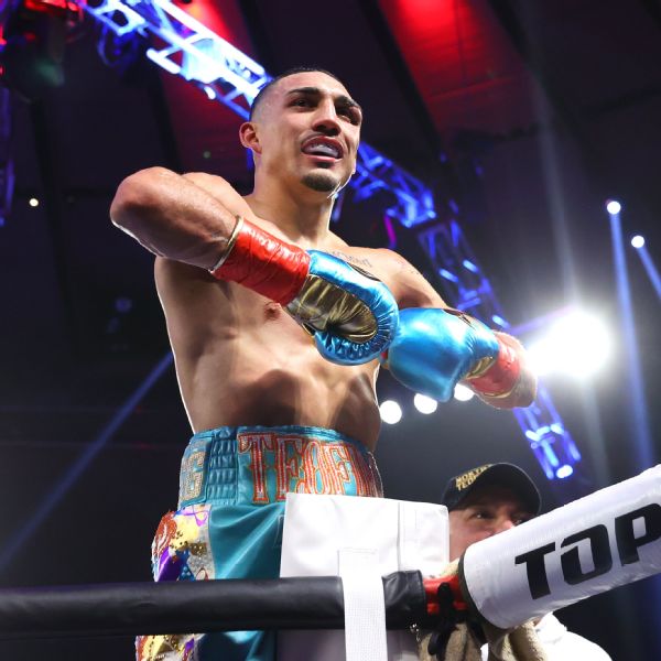 Lopez wins controversial split dec. over Martin
