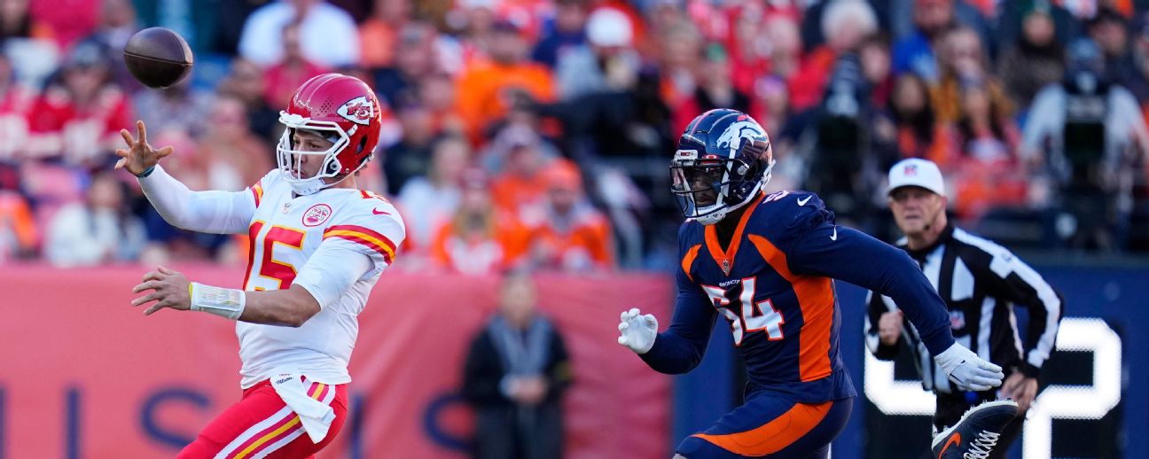 Patrick Mahomes throws TD pass of the season, a no-look toss in Chiefs at  Broncos