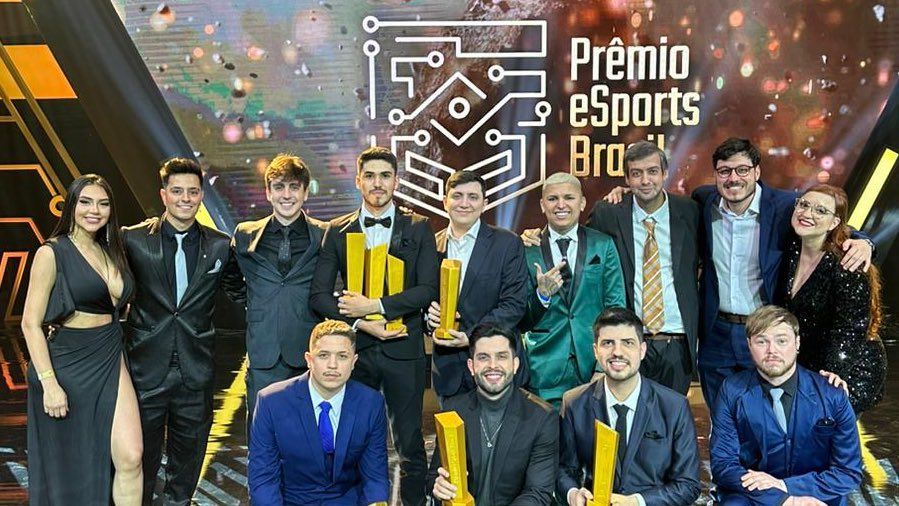 Nobru leva troféu de Craque da Galera em Prêmio eSports Brasil 2023
