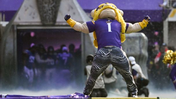 Mascots 'came thru drippin' and more notable NFL Week 15 arrivals