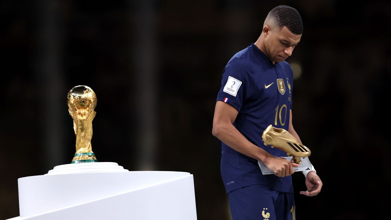 Copa do Mundo FIFA 🏆 on X: 🏆 Campeão de 2018 👟 Chuteira de Ouro em 2022  ⚽️ 12 gols em Copas do Mundo 🔥 Hat-trick na final Kylian Mbappé. 23 anos.  Gigante.  / X