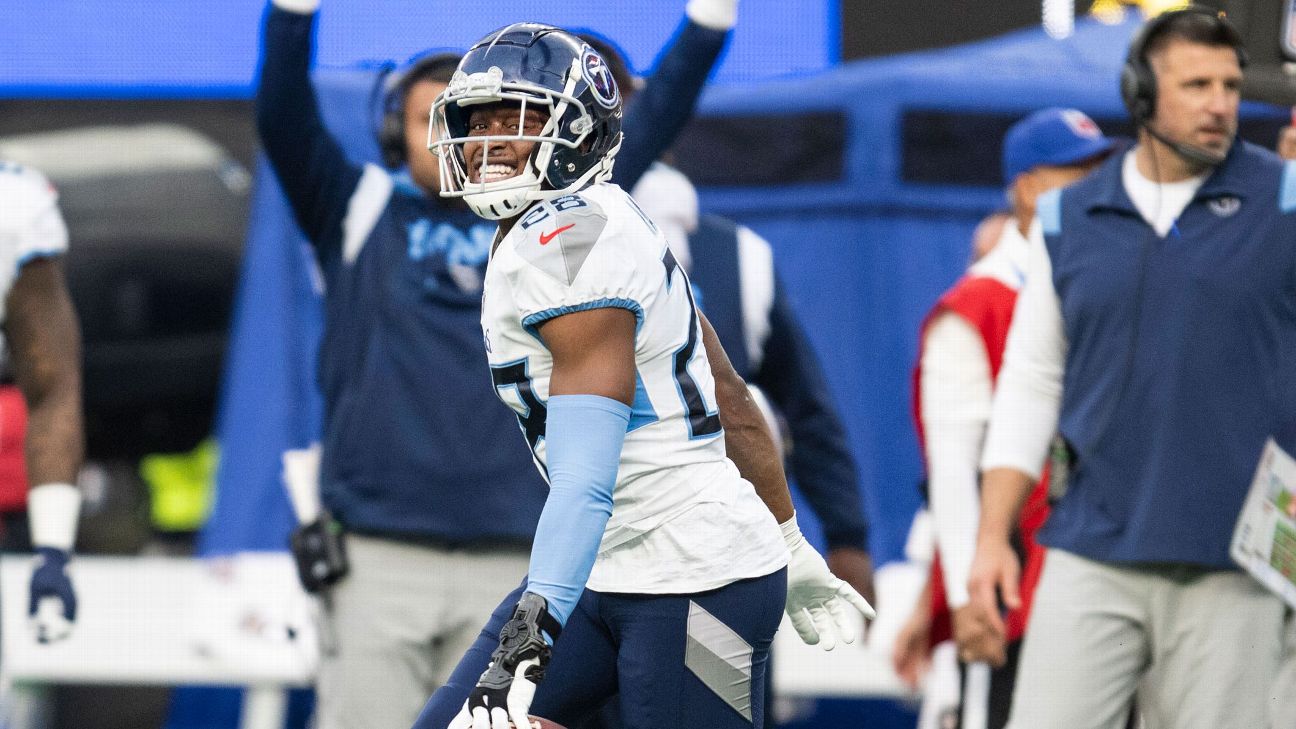 Unreal interception by Titans cornerbacks Roger McCreary and Joshua Kalu -  DraftKings Network