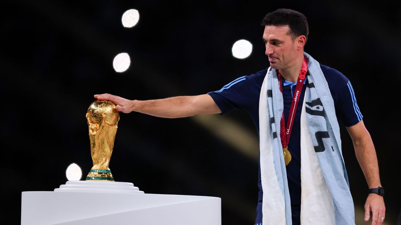 Scaloni diz que superstição abandonou na Copa de 2022 e brinca sobre Espanha: 'Como não vai me preocupar?'