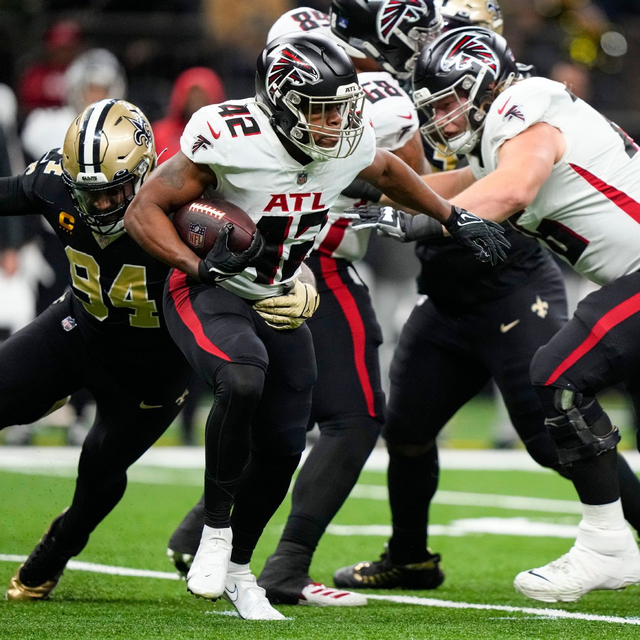 Falcons defensive coordinator Pees injured during warmups