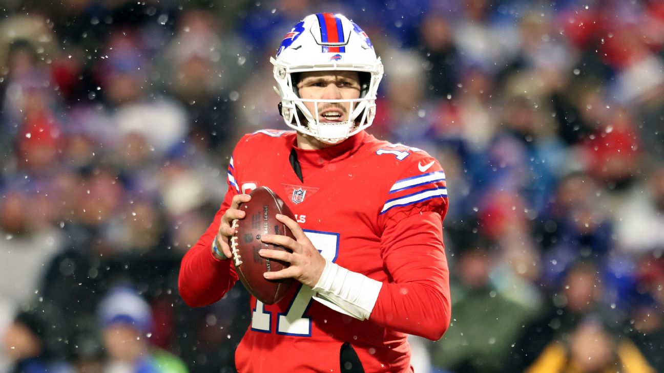 Daniel Jones struggles against Green Bay Packers in snow and rain