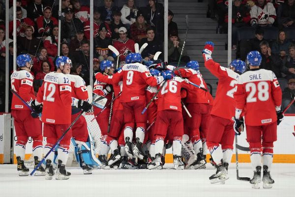 Czechs stun Canada in world juniors opener