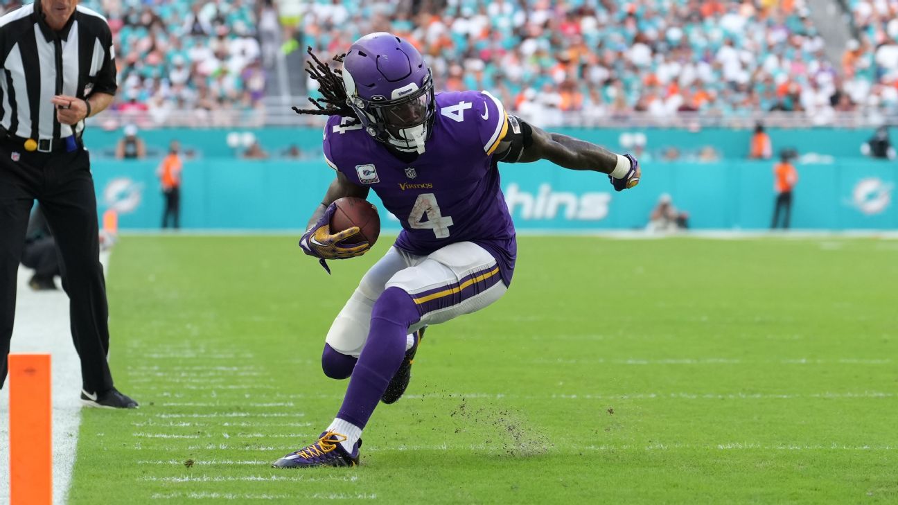 Minnesota Vikings RB Dalvin Cook carted off with shoulder injury, to have  MRI on Monday - ESPN