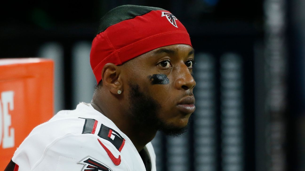 Falcons WR Batson faces 5 charges after arrest