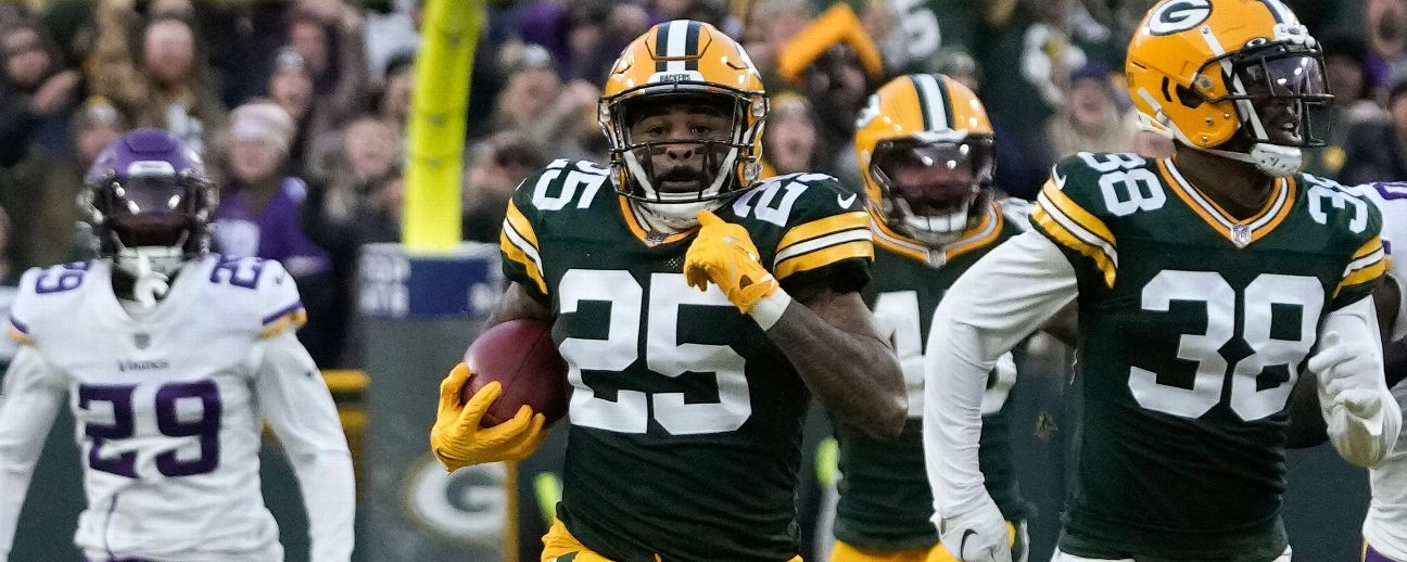 Green Bay Packers cornerback Keisean Nixon (25) on the sidelines