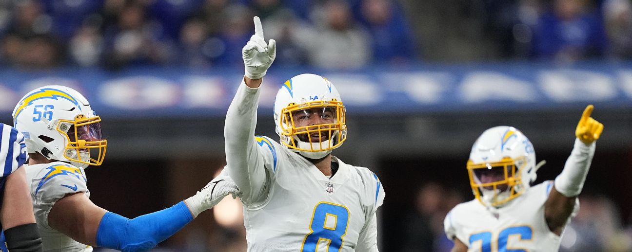 December 26, 2022: Los Angeles Chargers linebacker Khalil Mack (52) during  NFL game against the Indianapolis Colts in Indianapolis, Indiana. John  Mersits/CSM/Sipa USA.(Credit Image: © John Mersits/Cal Sport Media/Sipa USA  Stock Photo 