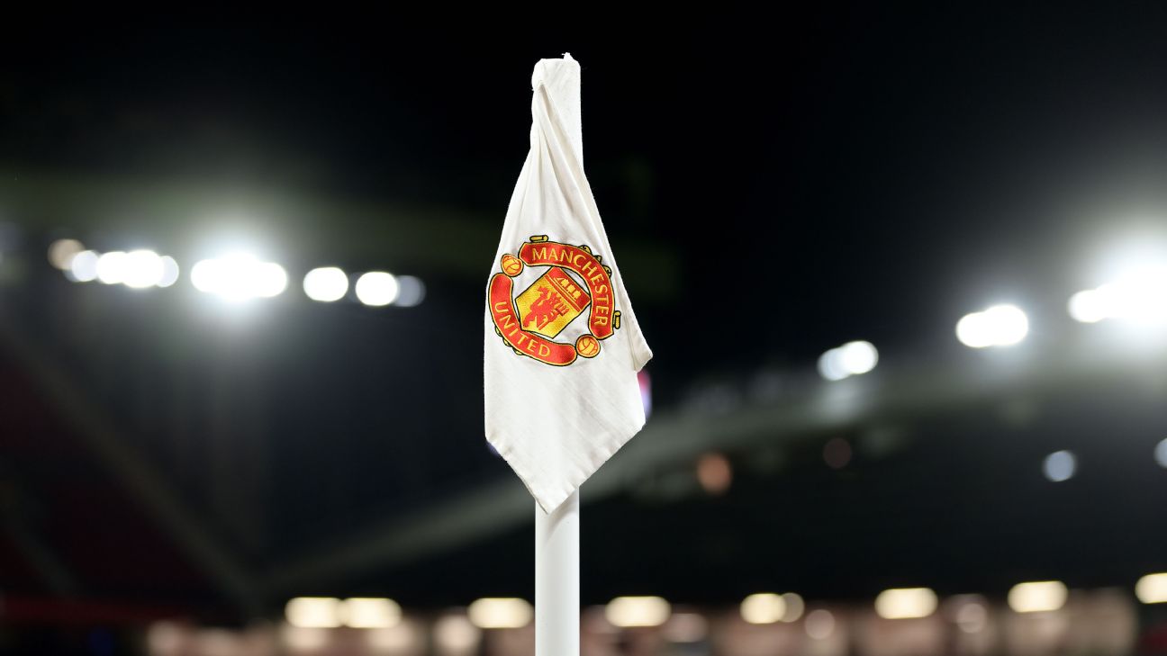 No-sale reports spur record Man Utd stock drop