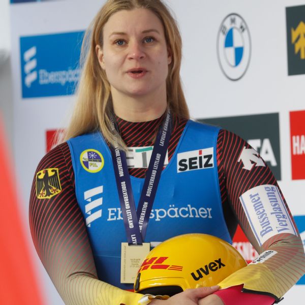 Dajana Eitberger dari Jerman memenangkan perlombaan Piala Dunia luge putri