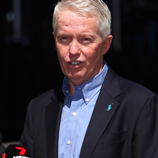 Tourney director says AO won't alter schedule