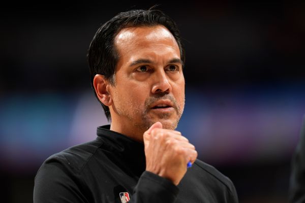 Spoelstra's idea: 100K watch Heat play outdoors